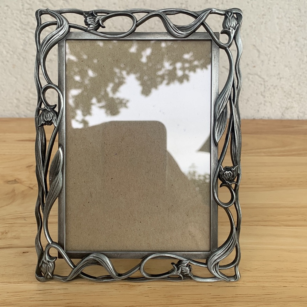 Pewter 5 x 3 photo frame beauty delicate floral design - Picture 6 of 7